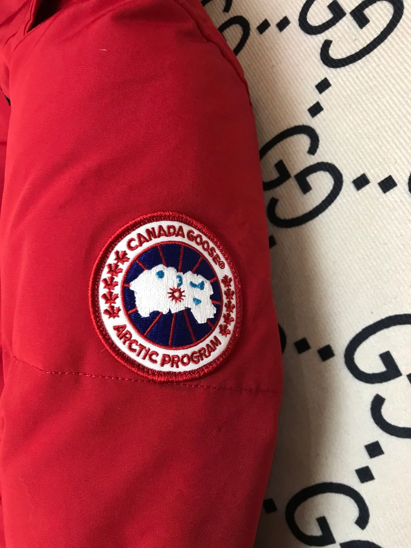 P660 counter quality 🇨🇦canada goose""🇨🇦millan parka 17 styles for men and women, short style without fur collar, chosen by Arctic and Antarctic expedition teams as winter wear, the Rolls Royce of down jackets. ➖ Industry-leading anti-counterfeiting chip sensing. ➖ Imported Behringer embroidery machines and customized embroidery labels, the highest level and industry leading. ➖ Imported Korean 21-count polyester-cotton blended original fabric, tc85 waterproof coating fabric, water-repellent, windproof and wear-resistant. ➖ The new national standard 80 white duck down is filled with an average of 520 grams of down. The amount of down filled is industry-leading. ➖ 100% nylon lon lining with double double-layer sealing design to prevent velvet running, seamless thread design on cuffs! ➖ Western Canadian Green Wolf Collar. ➖ Yoshida ykk provides original custom-made electroplated sliders. The ykk two-way lockable zipper is tight and smooth and does not peel off paint. ➖ 3m composite Velcro is durable, and all accessories and hardware are custom-made. Note: Our copywriting is only simple and clear. Instead of bragging about the copywriting, it is better to compare and understand with samples. Only for the purest, most focused, most professional, highest quality, and highest sex!